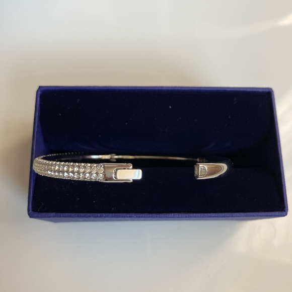 Swarovski Dangle Bracelet - Picture 3 of 12